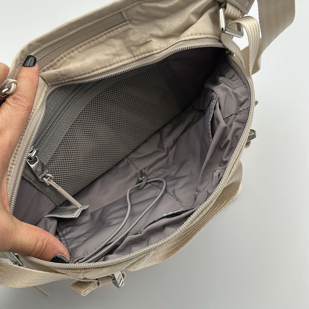 Athleta Abalone Grey Excursion Waist Bag NWOT - Picture 9 of 11